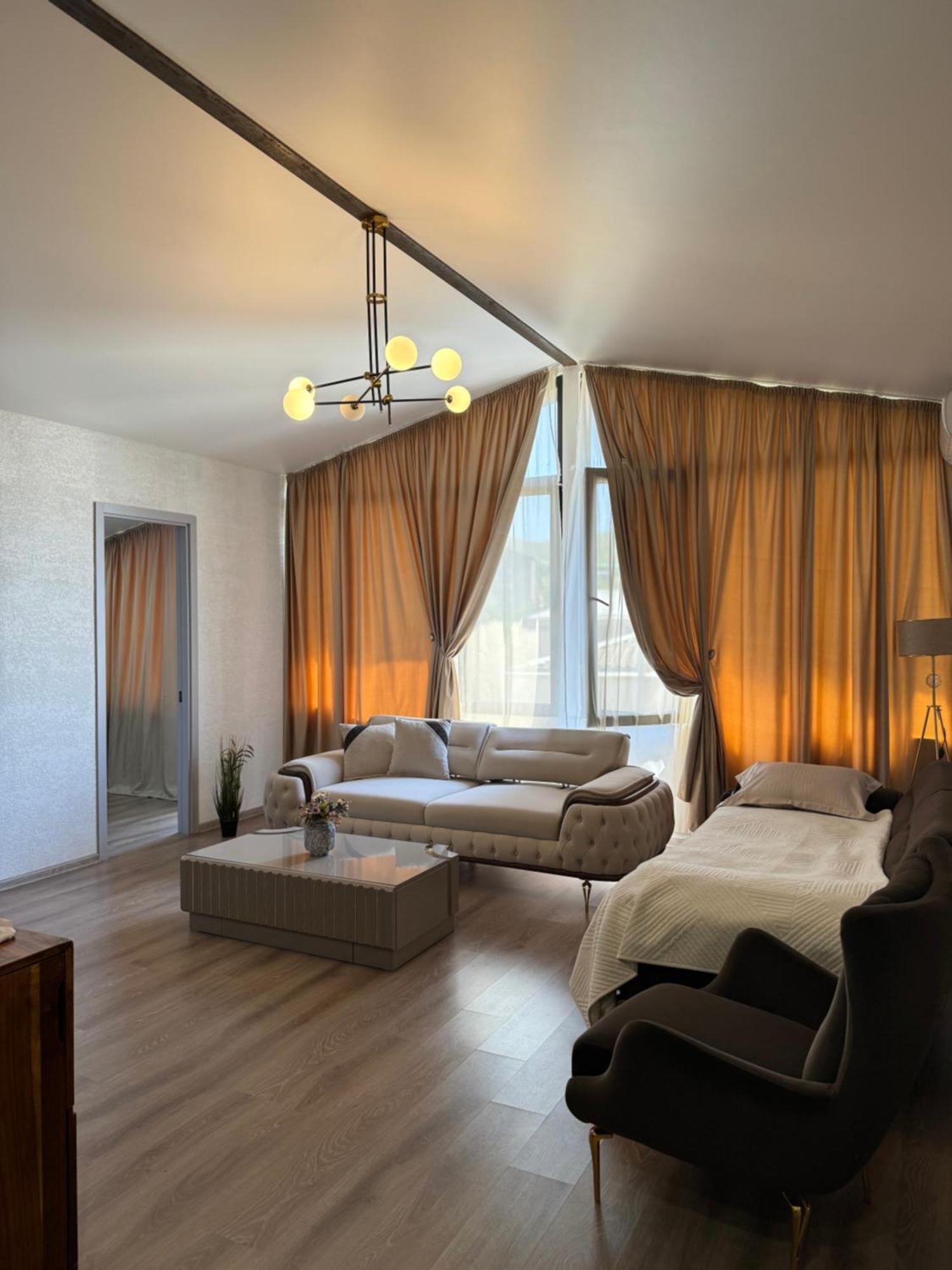 Guest House Elene Гори Екстериор снимка