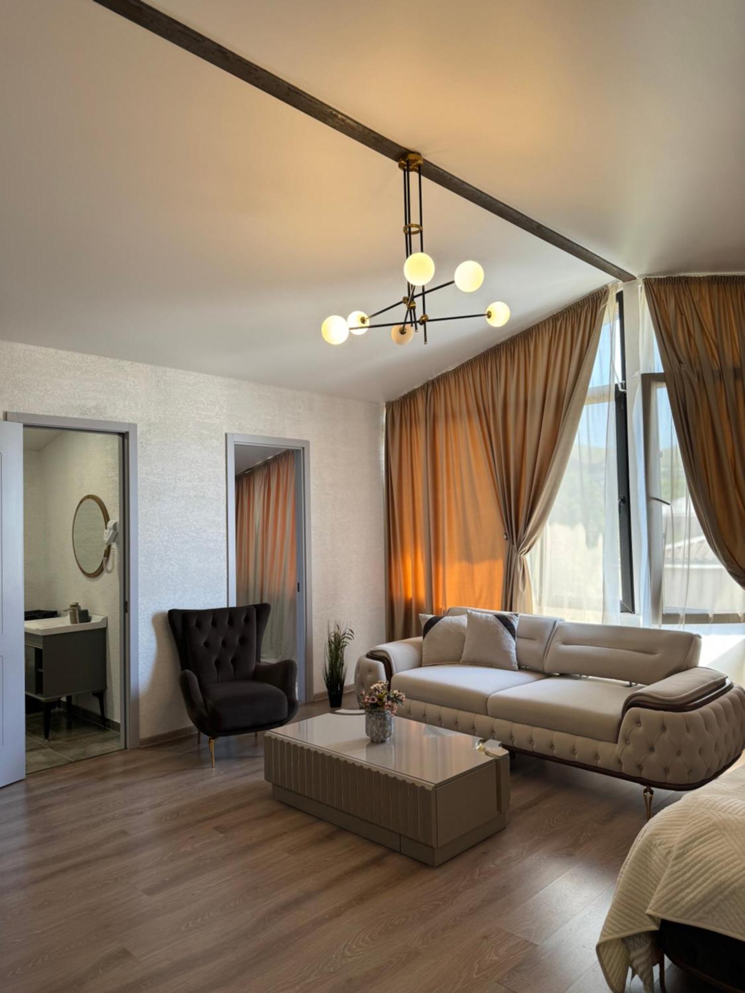 Guest House Elene Гори Екстериор снимка