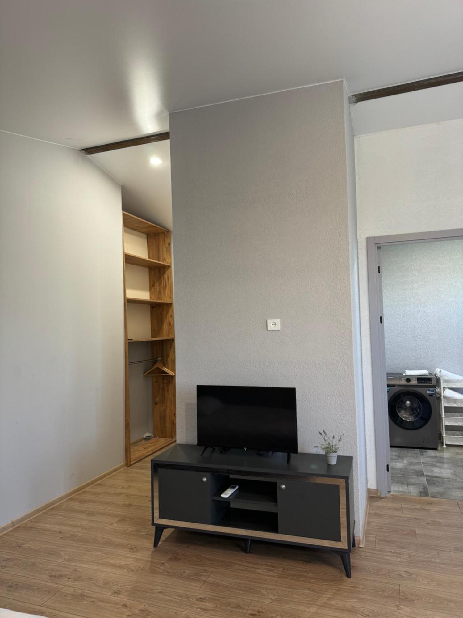 Guest House Elene Гори Екстериор снимка