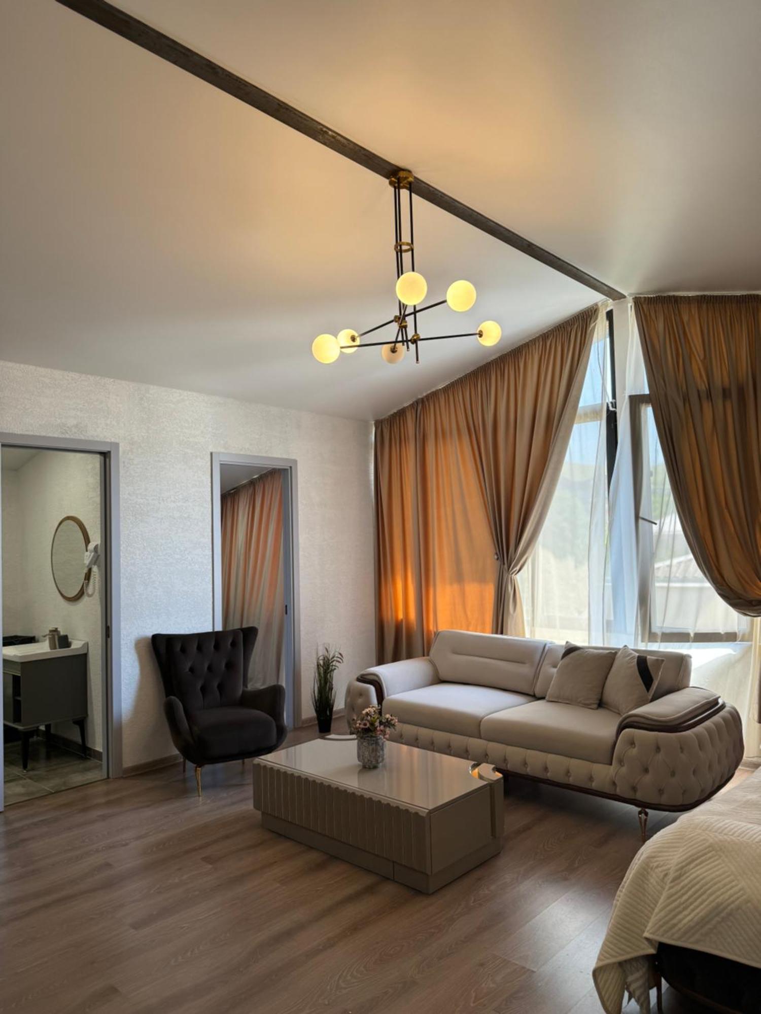 Guest House Elene Гори Екстериор снимка
