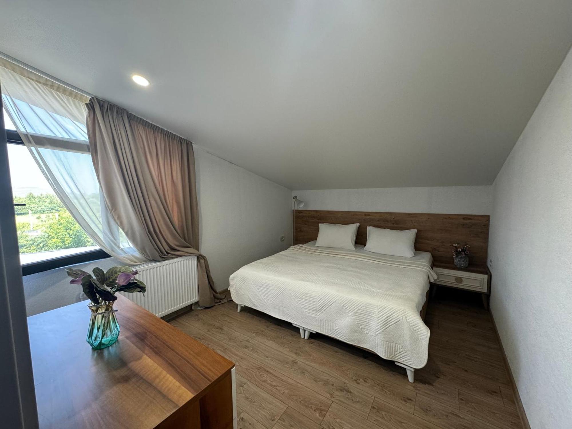Guest House Elene Гори Екстериор снимка