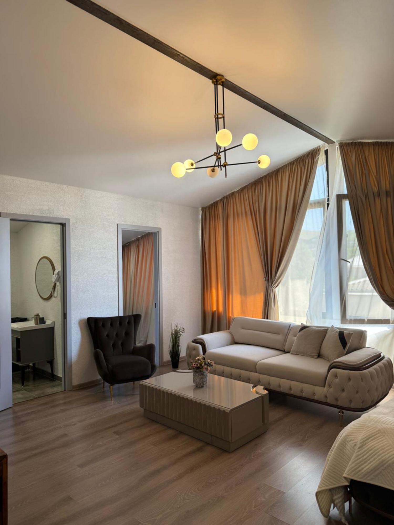 Guest House Elene Гори Екстериор снимка