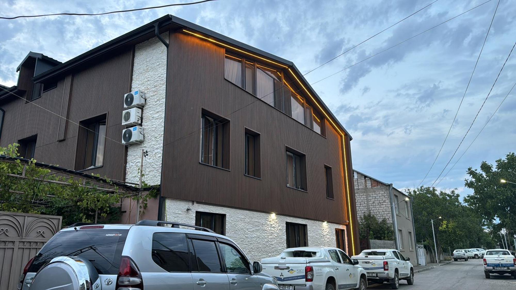 Guest House Elene Гори Екстериор снимка