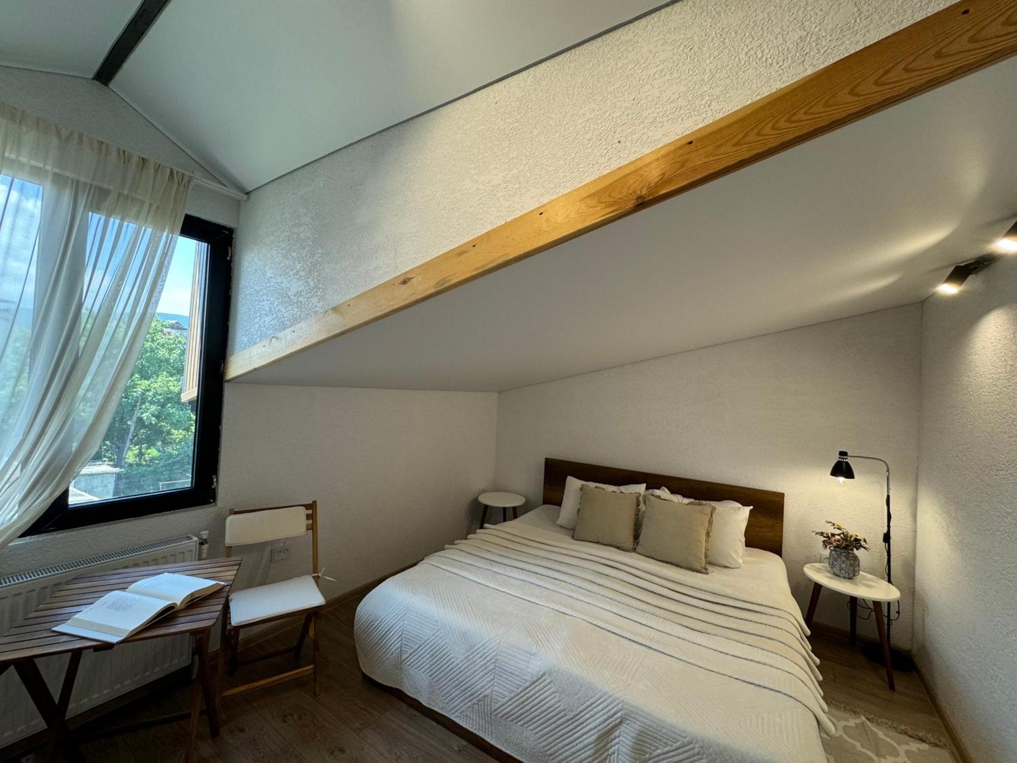 Guest House Elene Гори Екстериор снимка