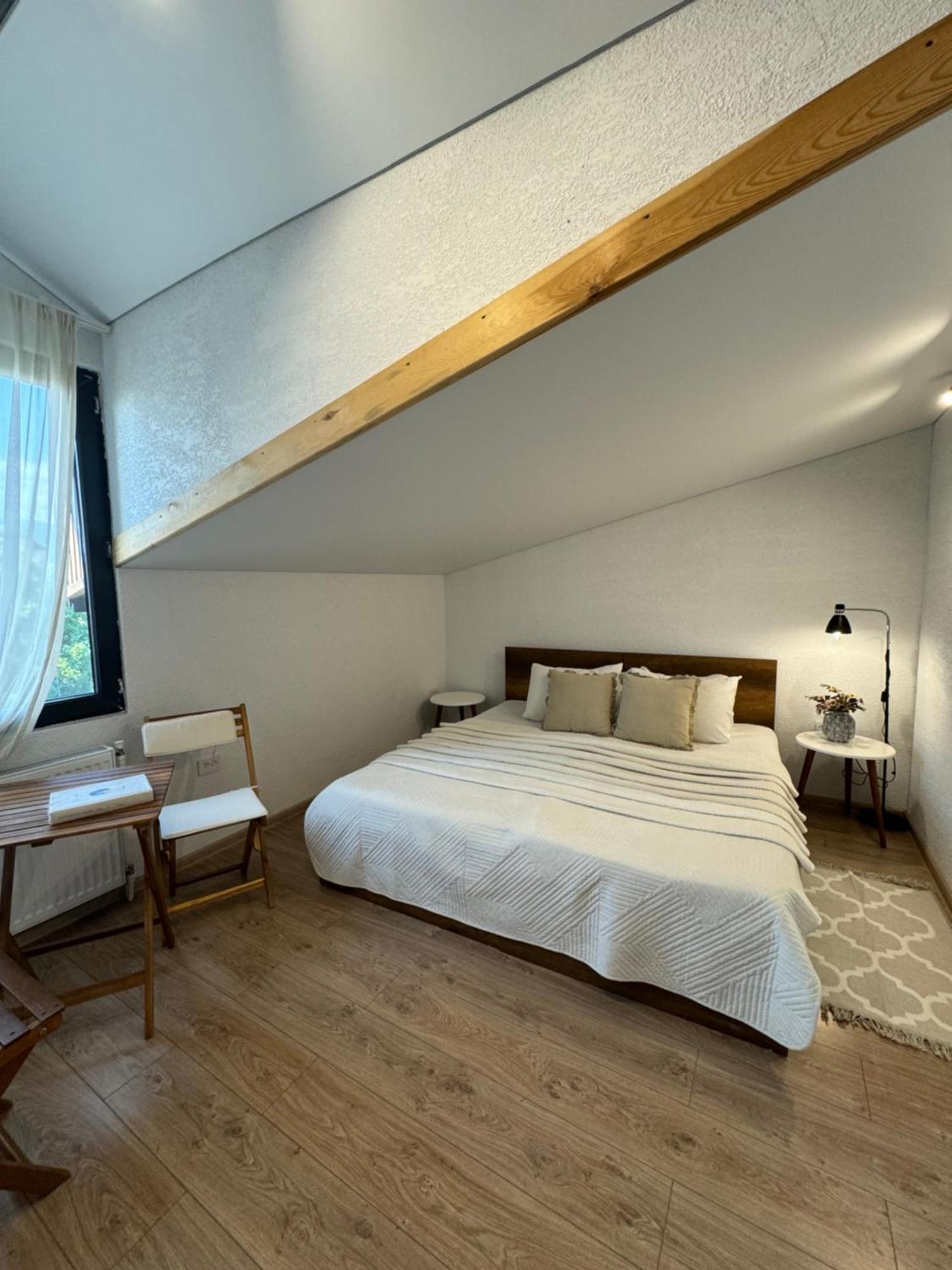 Guest House Elene Гори Екстериор снимка