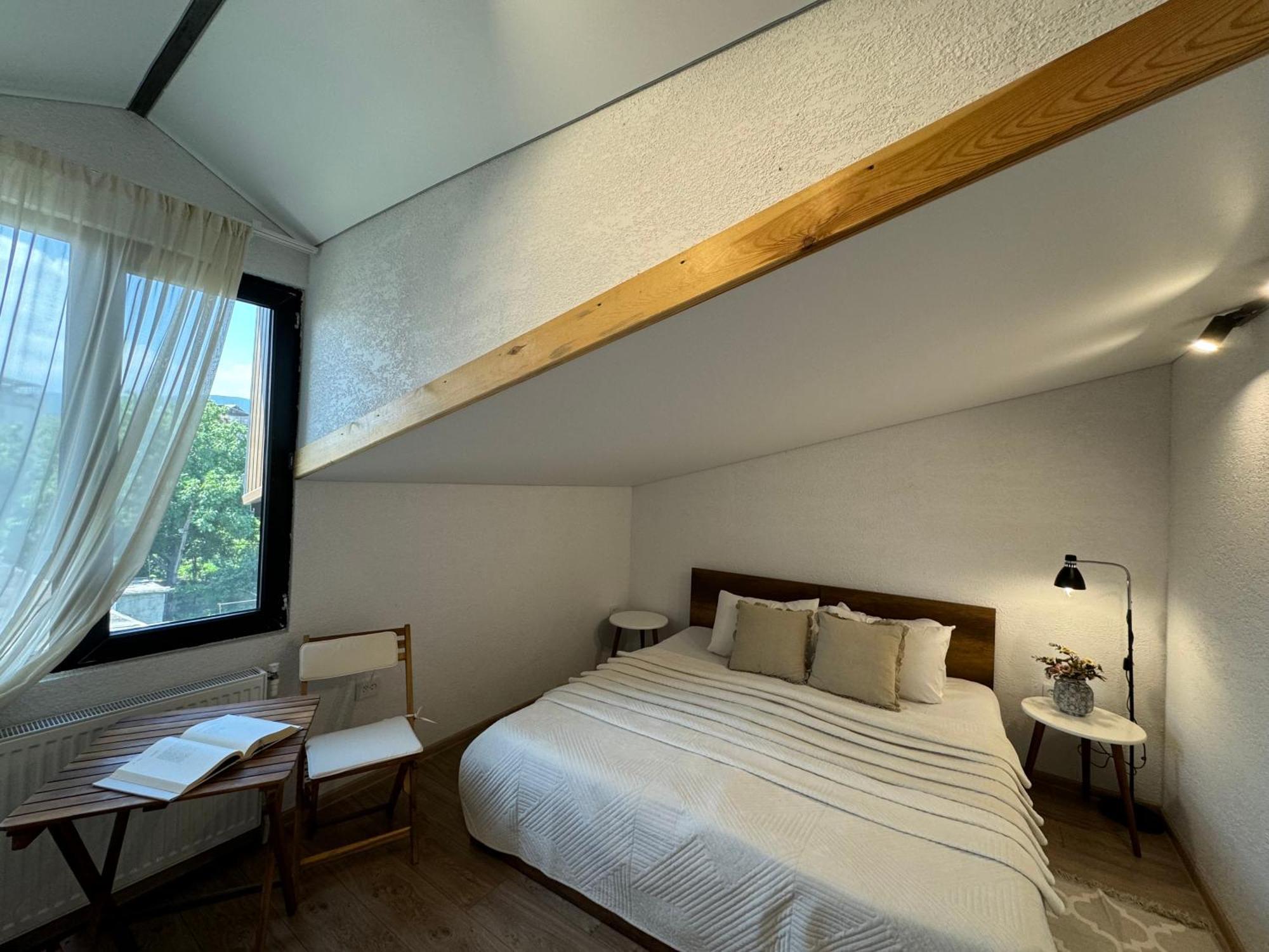 Guest House Elene Гори Екстериор снимка