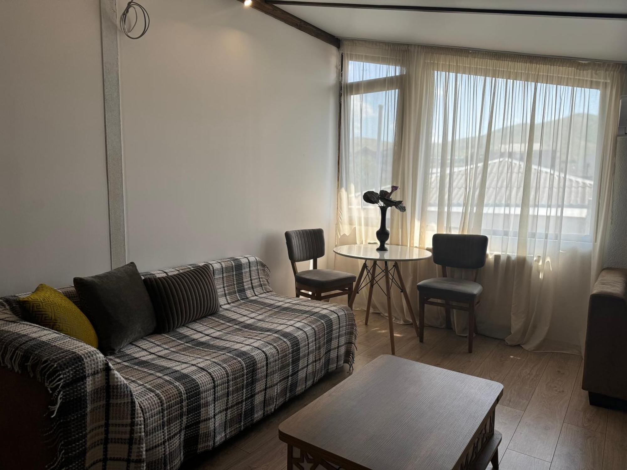 Guest House Elene Гори Екстериор снимка