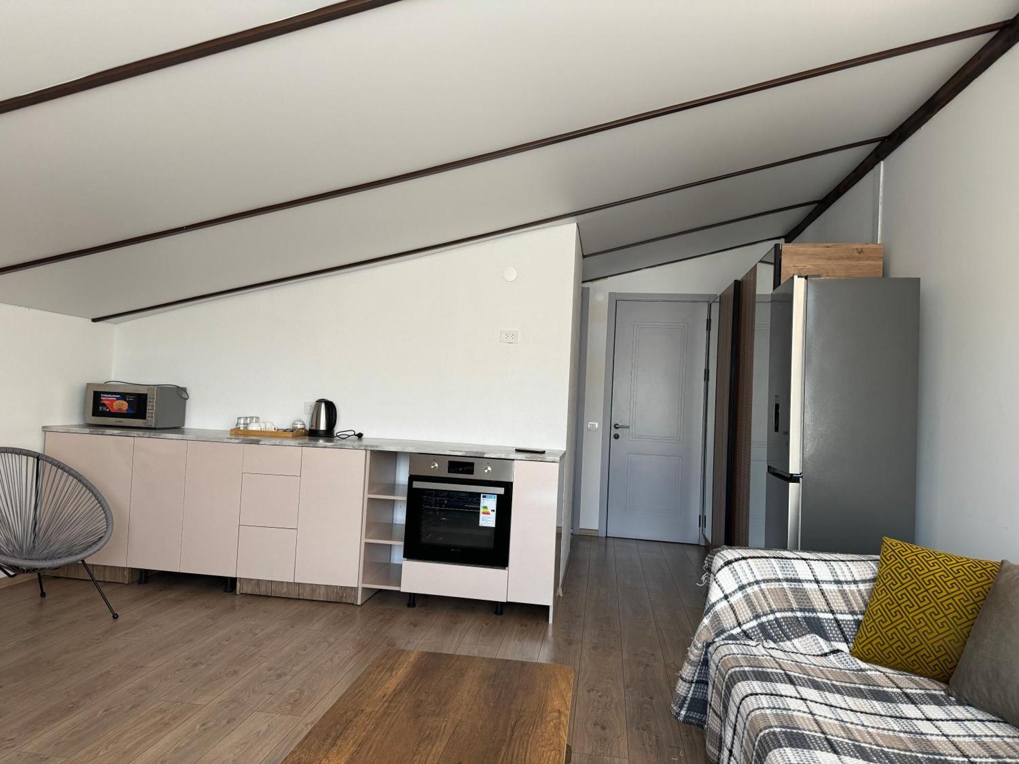 Guest House Elene Гори Екстериор снимка