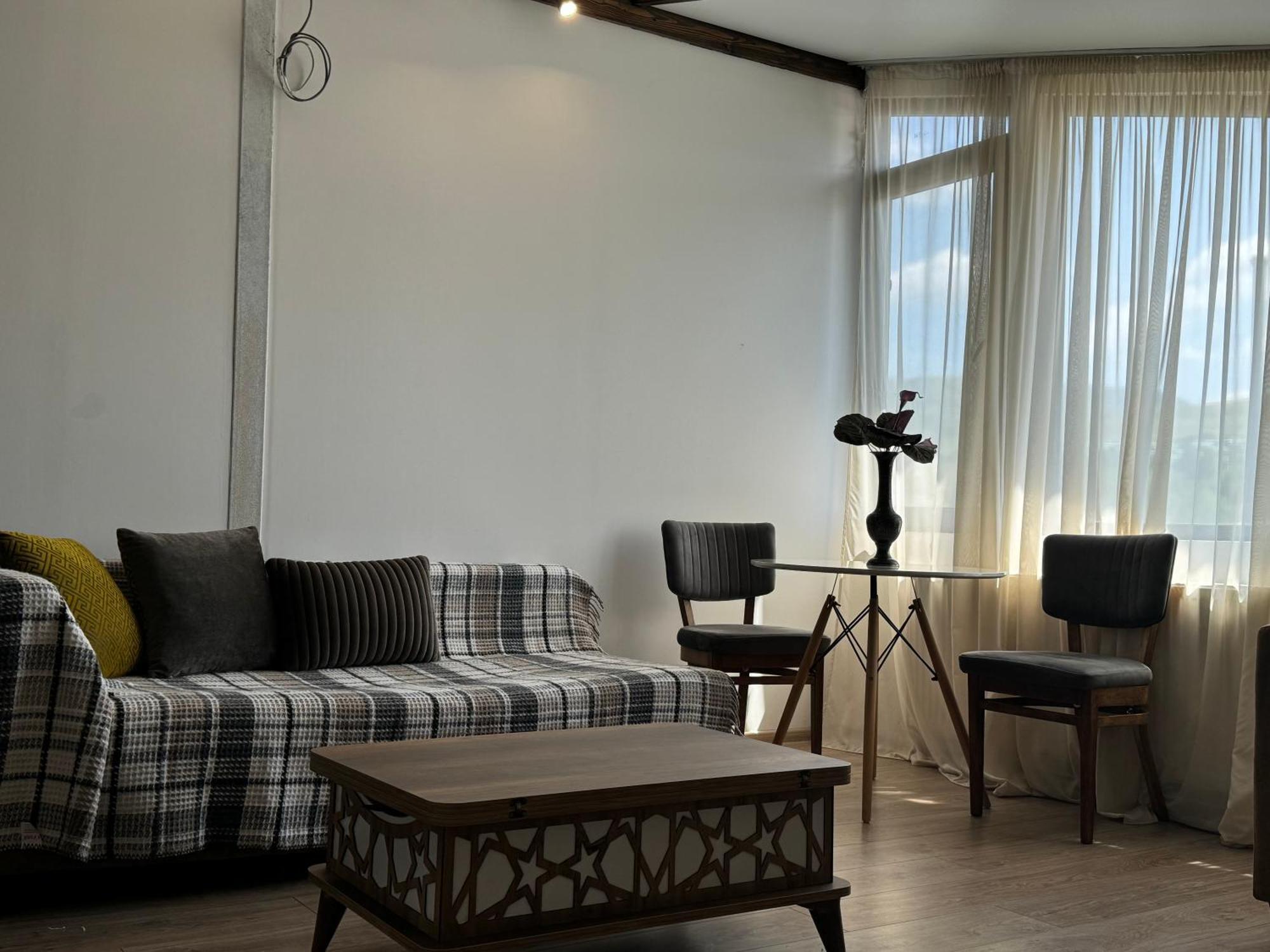 Guest House Elene Гори Екстериор снимка