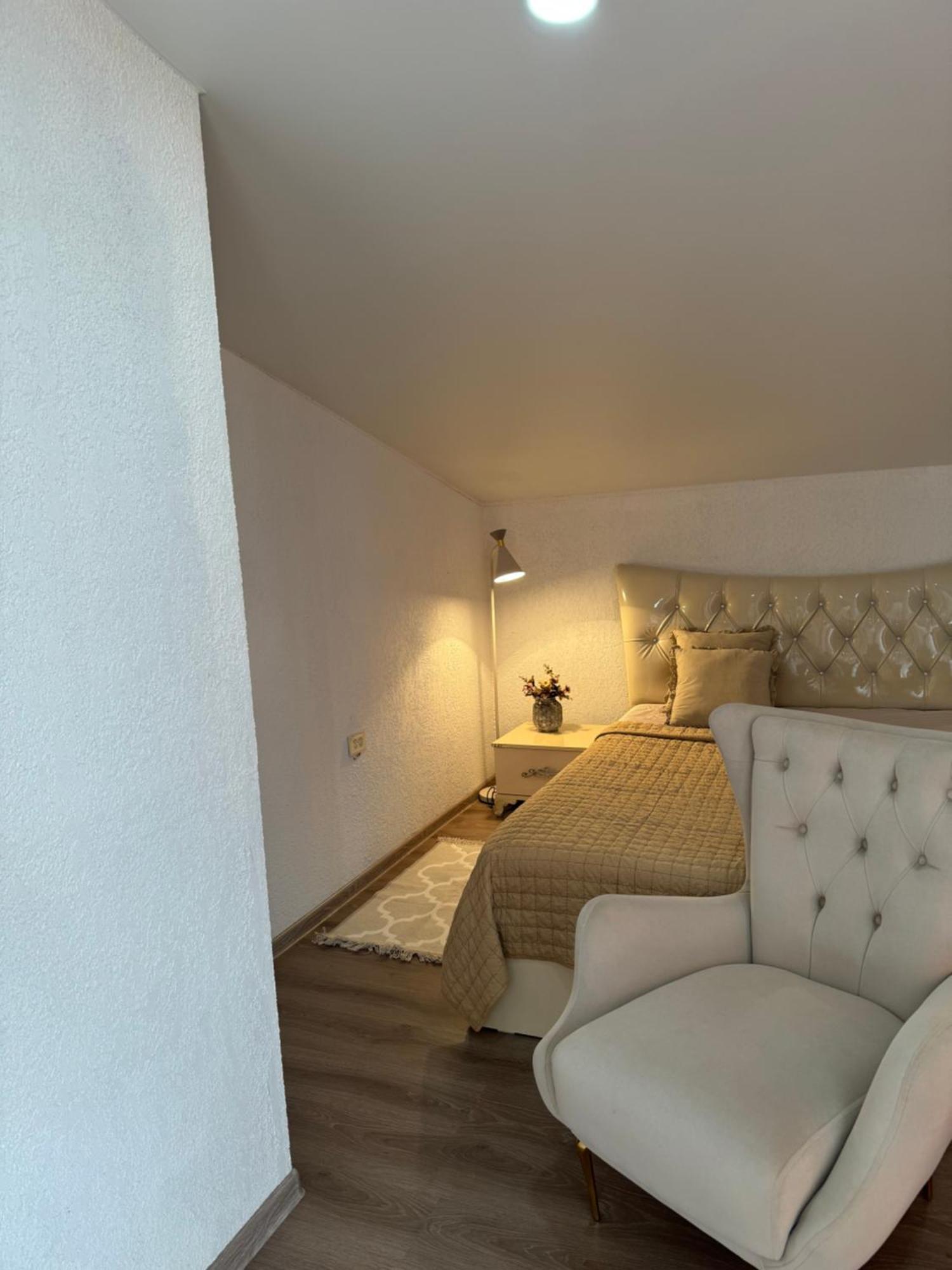 Guest House Elene Гори Екстериор снимка