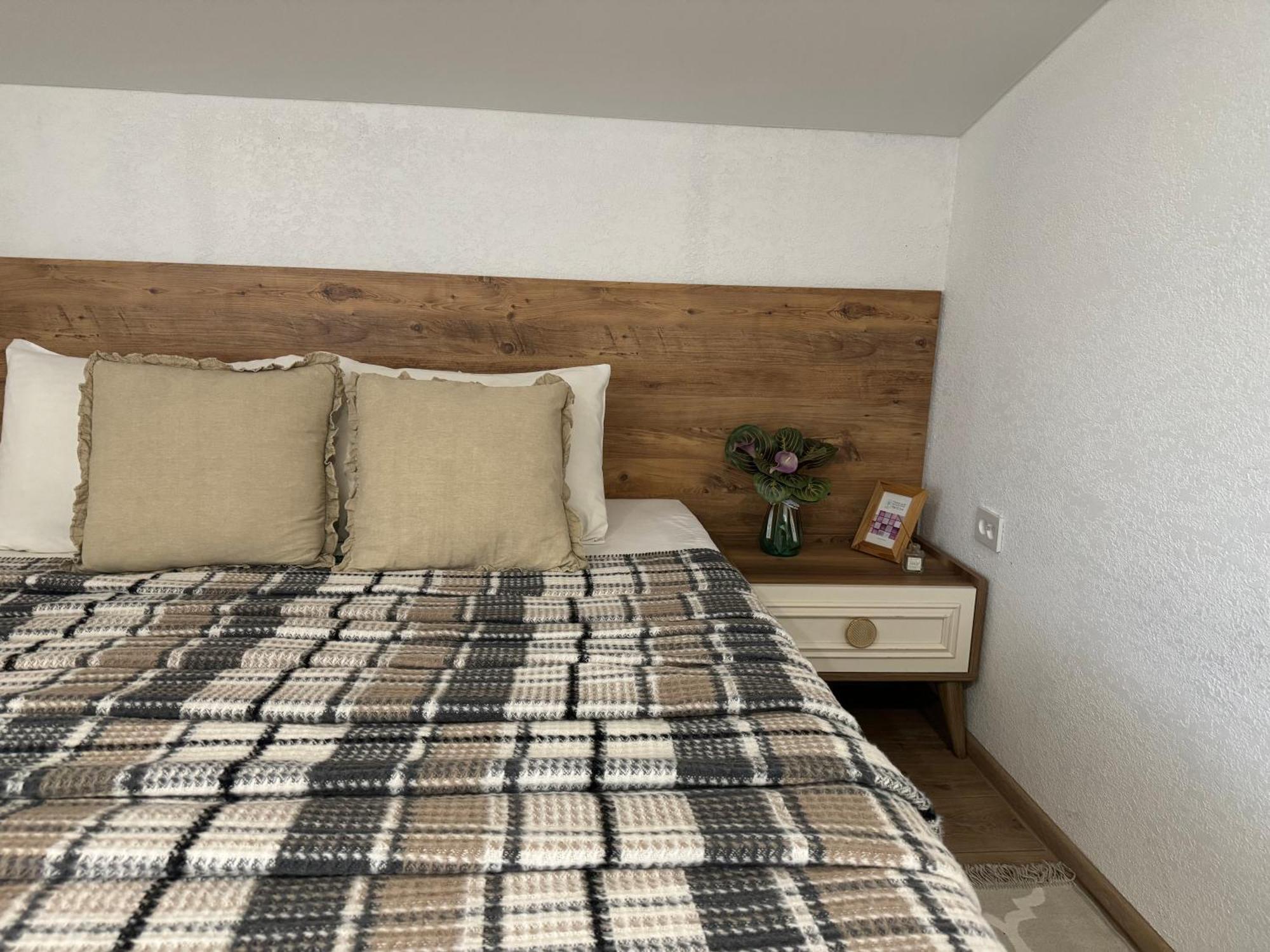 Guest House Elene Гори Екстериор снимка