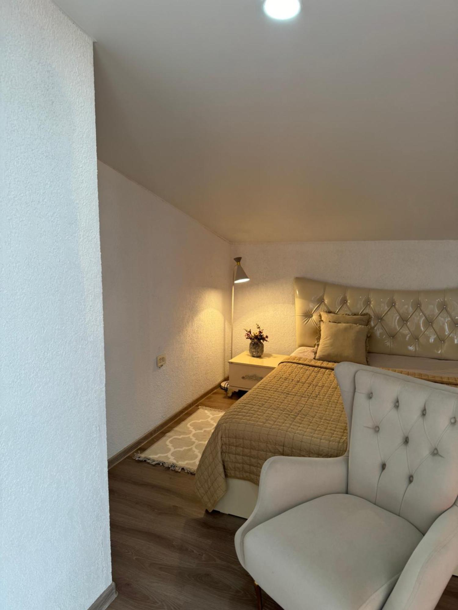 Guest House Elene Гори Екстериор снимка