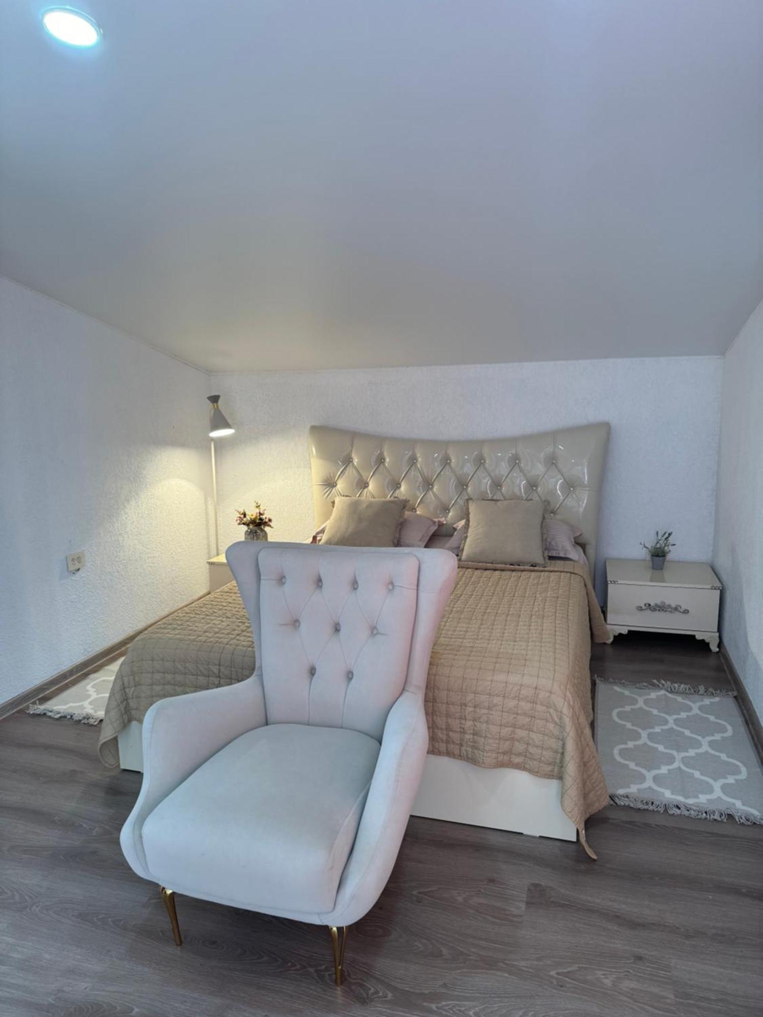 Guest House Elene Гори Екстериор снимка