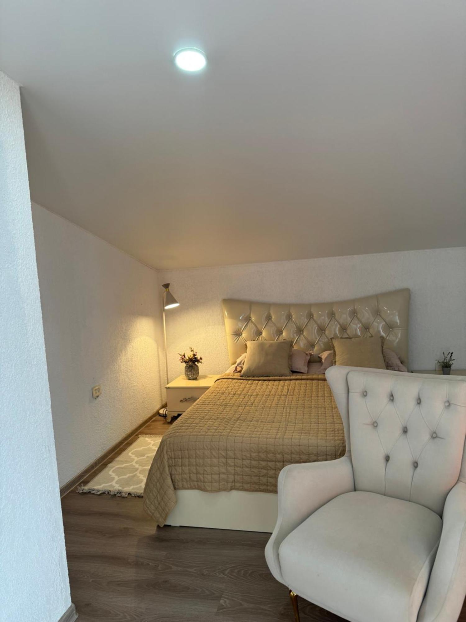 Guest House Elene Гори Екстериор снимка