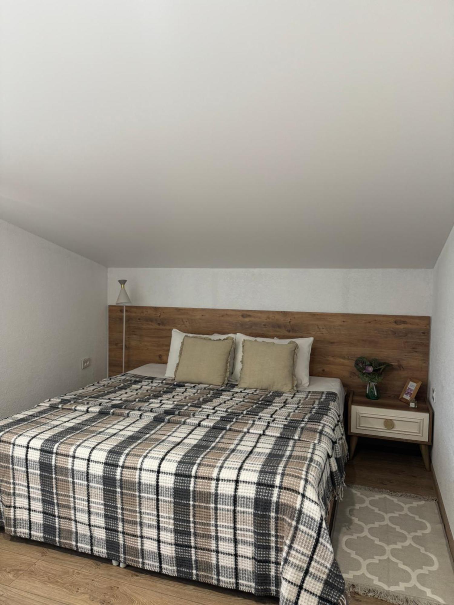 Guest House Elene Гори Екстериор снимка