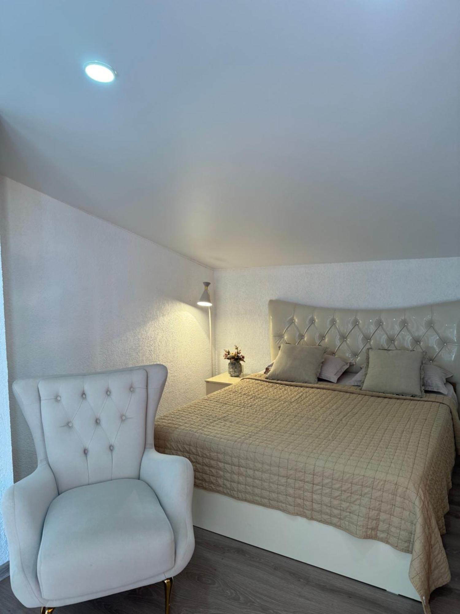 Guest House Elene Гори Екстериор снимка