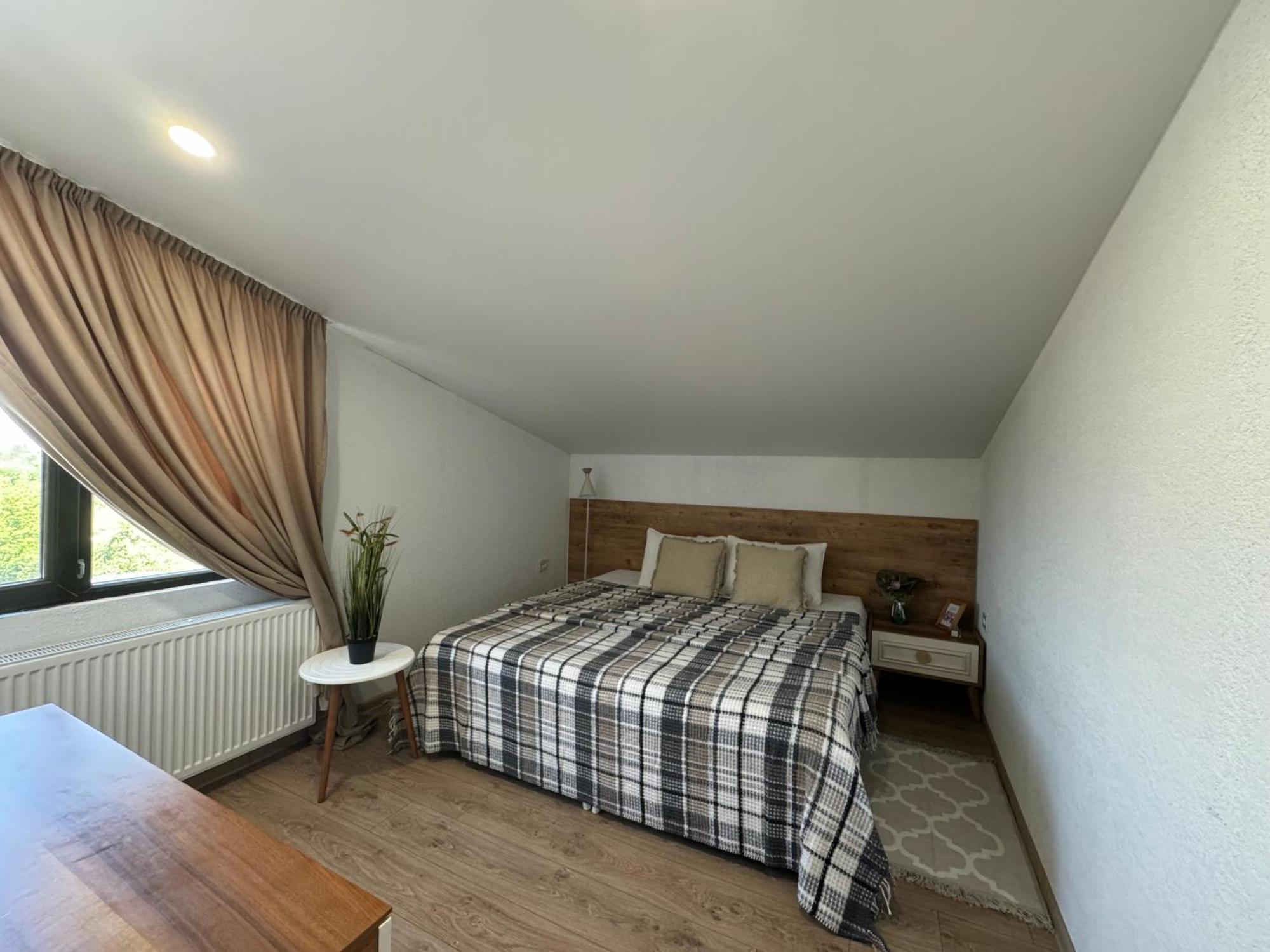 Guest House Elene Гори Екстериор снимка