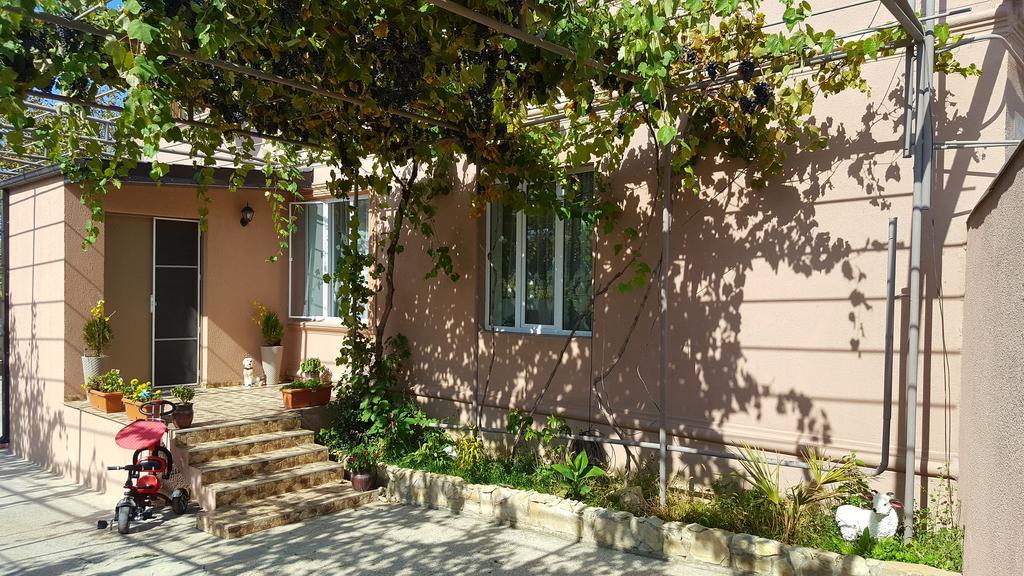 Guest House Elene Гори Екстериор снимка