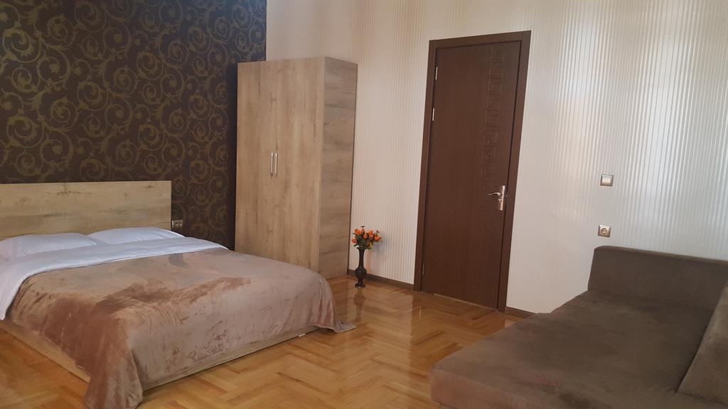 Guest House Elene Гори Екстериор снимка