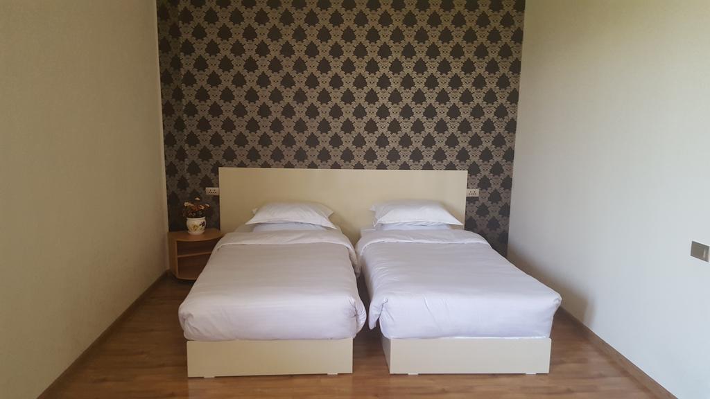 Guest House Elene Гори Екстериор снимка