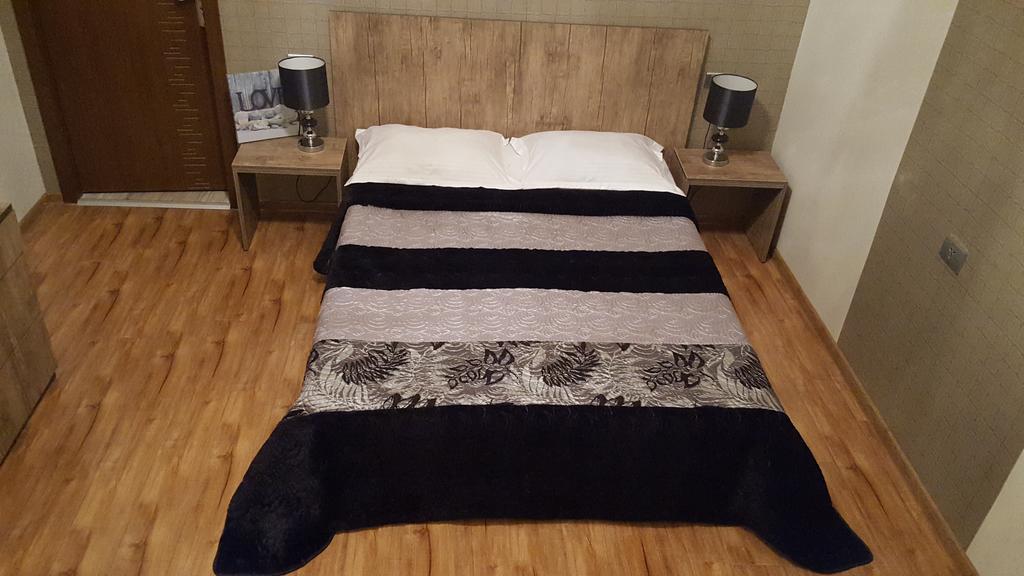 Guest House Elene Гори Екстериор снимка
