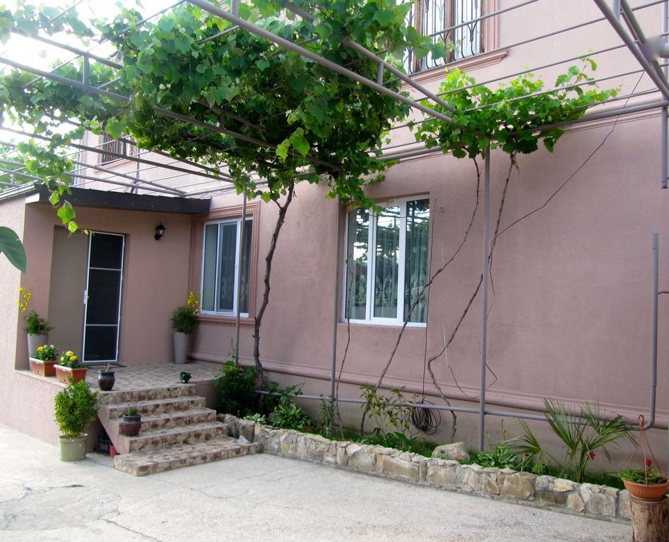 Guest House Elene Гори Екстериор снимка