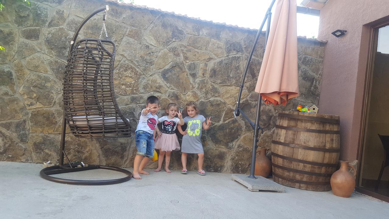 Guest House Elene Гори Екстериор снимка
