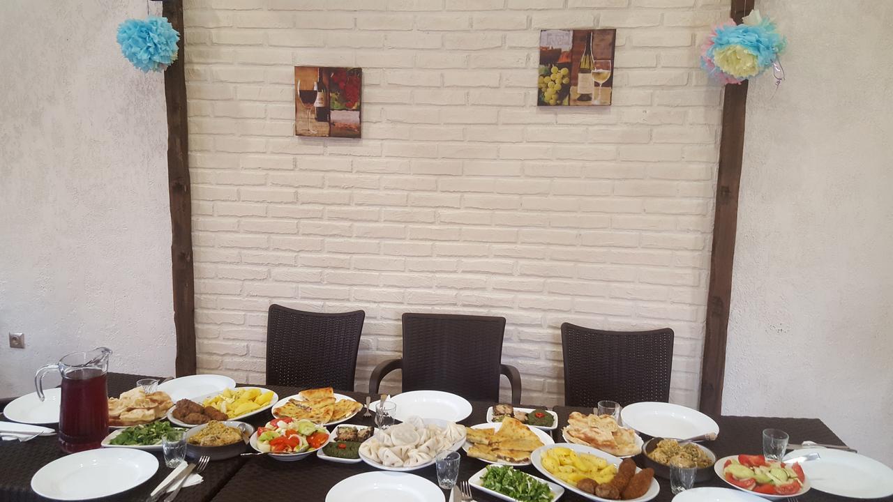 Guest House Elene Гори Екстериор снимка